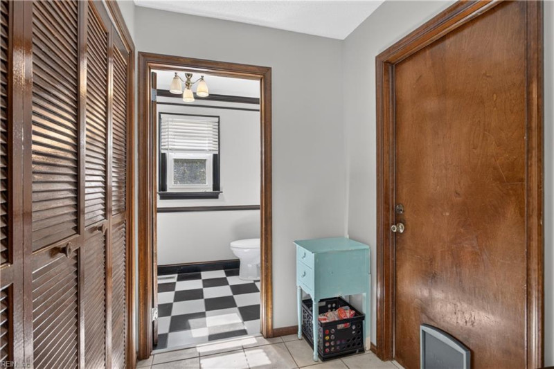 Photo 13 of 36 residential for sale in Chesapeake virginia