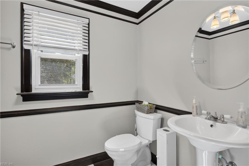 Photo 14 of 36 residential for sale in Chesapeake virginia