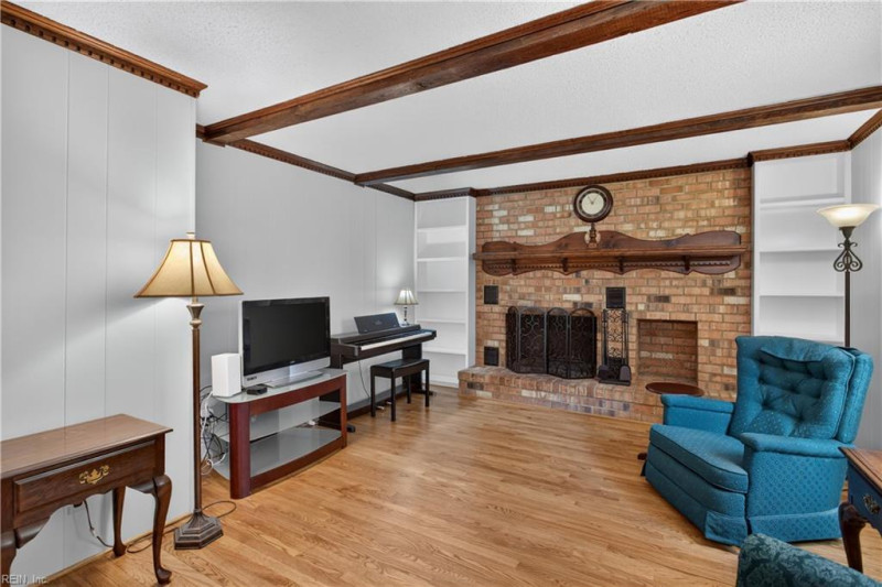 Photo 16 of 36 residential for sale in Chesapeake virginia