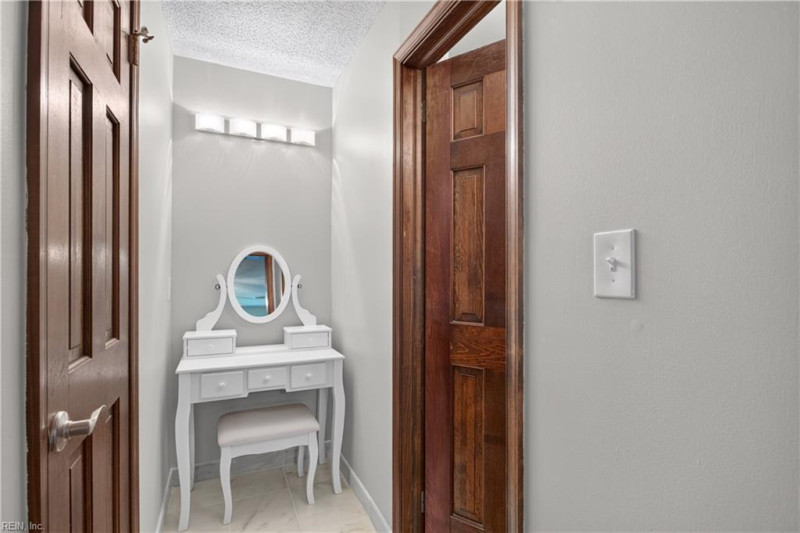 Photo 25 of 36 residential for sale in Chesapeake virginia