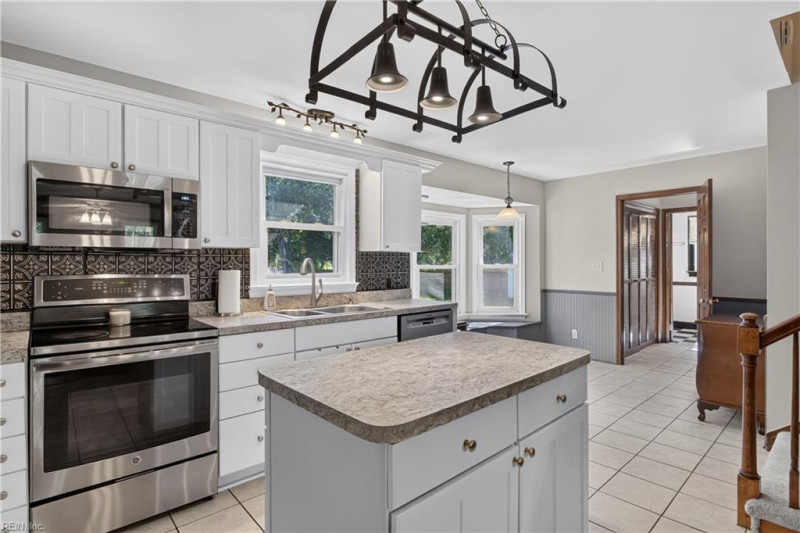 Photo 3 of 36 residential for sale in Chesapeake virginia
