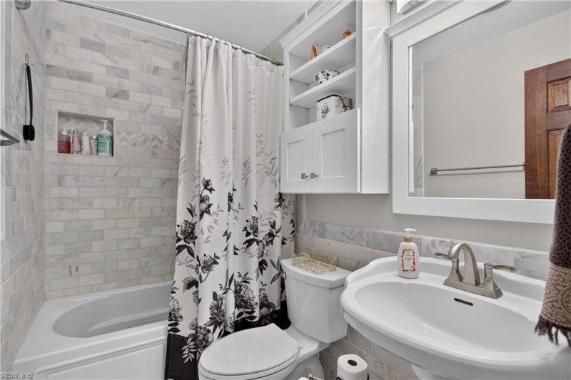 Photo 30 of 36 residential for sale in Chesapeake virginia