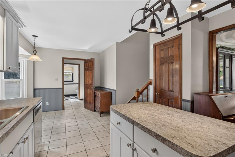 Photo 4 of 36 residential for sale in Chesapeake virginia