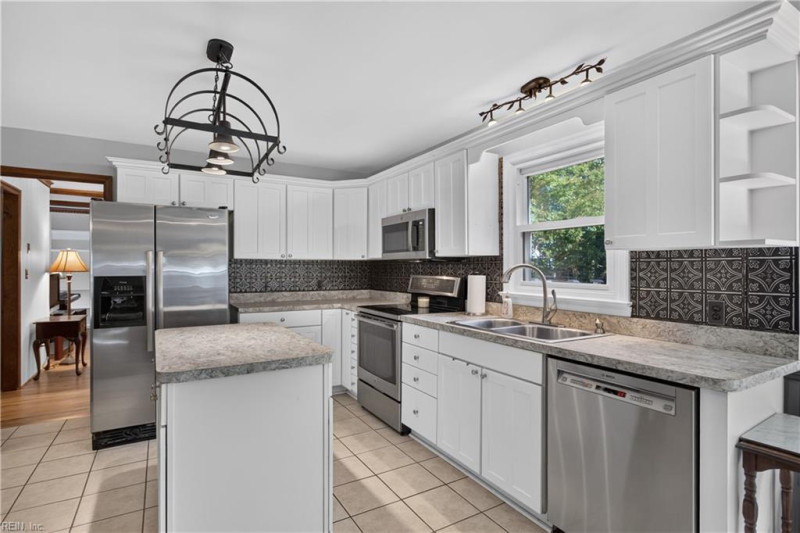 Photo 5 of 36 residential for sale in Chesapeake virginia