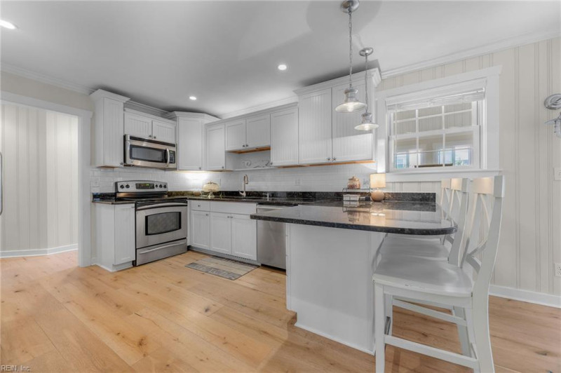 Photo 11 of 44 residential for sale in Virginia Beach virginia