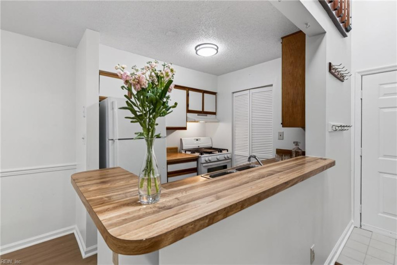 Photo 4 of 49 residential for sale in Newport News virginia
