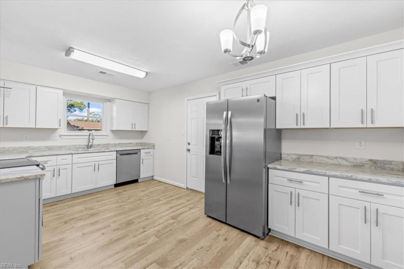 Photo 11 of 31 residential for sale in Chesapeake virginia