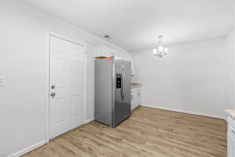 Photo 14 of 31 residential for sale in Chesapeake virginia