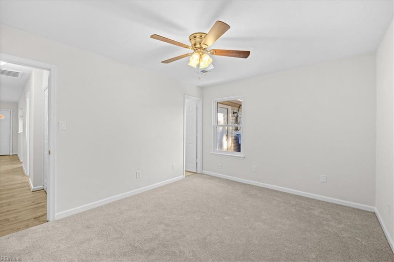 Photo 17 of 31 residential for sale in Chesapeake virginia