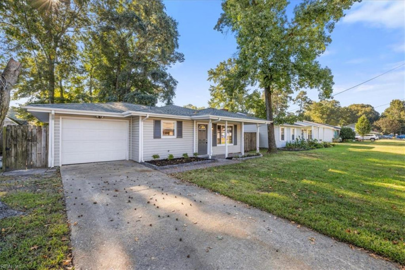 Photo 2 of 31 residential for sale in Chesapeake virginia