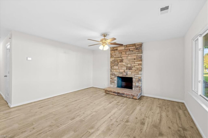 Photo 5 of 31 residential for sale in Chesapeake virginia