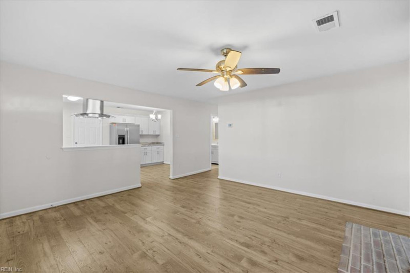 Photo 7 of 31 residential for sale in Chesapeake virginia