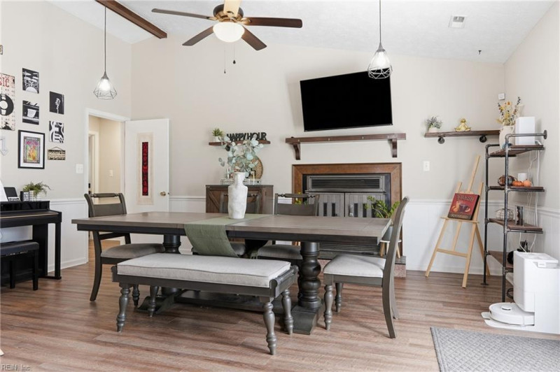 Photo 6 of 32 residential for sale in Newport News virginia