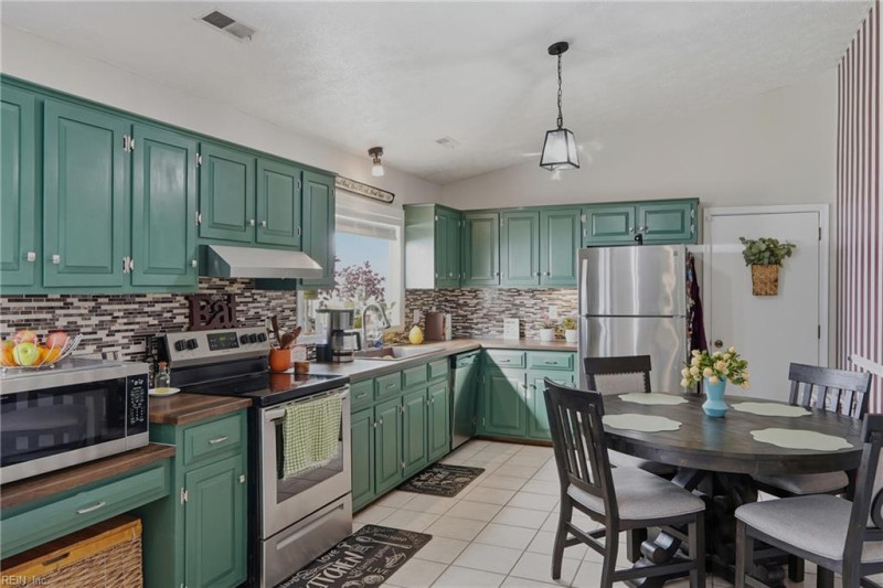 Photo 9 of 32 residential for sale in Newport News virginia