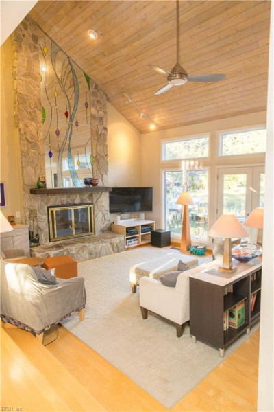 Photo 4 of 50 residential for sale in Virginia Beach virginia