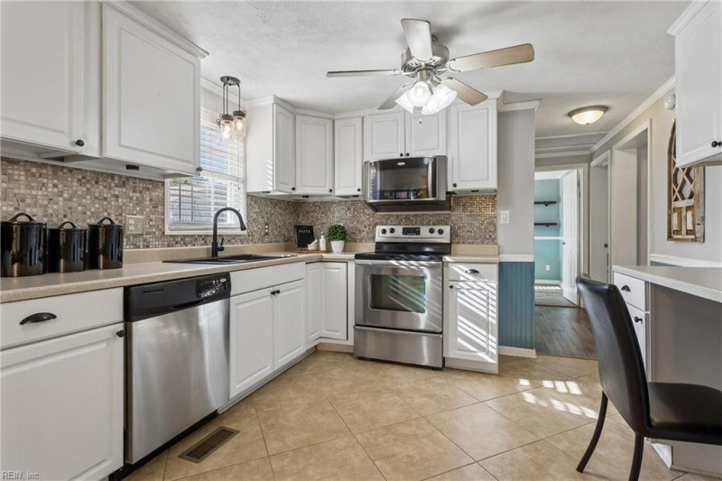 Photo 18 of 49 residential for sale in Gloucester County virginia