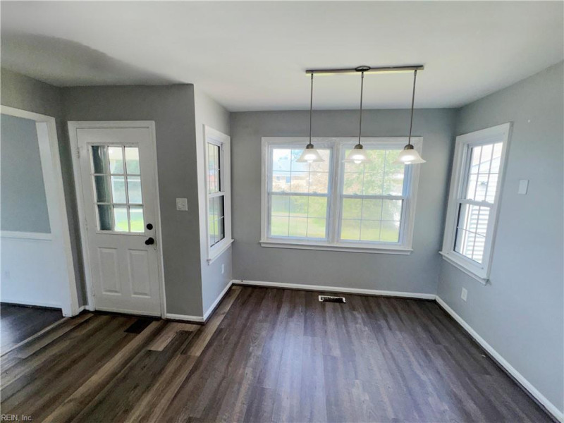 Photo 10 of 23 residential for sale in Chesapeake virginia