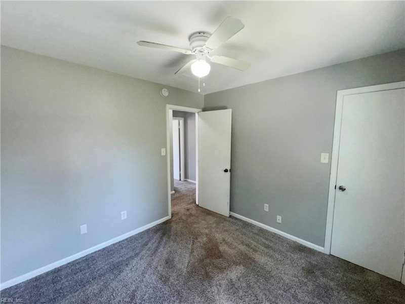 Photo 15 of 23 residential for sale in Chesapeake virginia