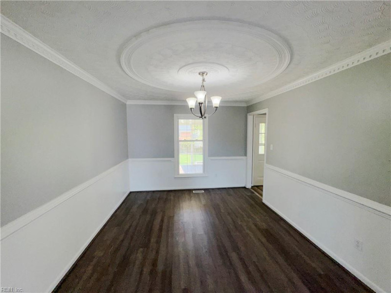 Photo 7 of 23 residential for sale in Chesapeake virginia