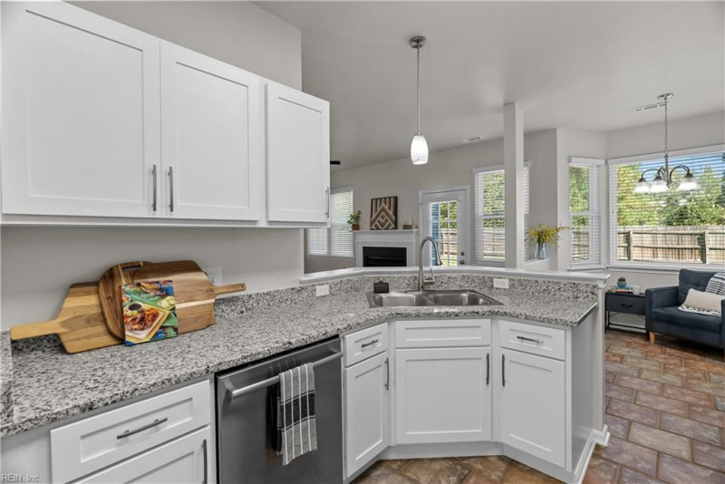Photo 11 of 50 residential for sale in Chesapeake virginia