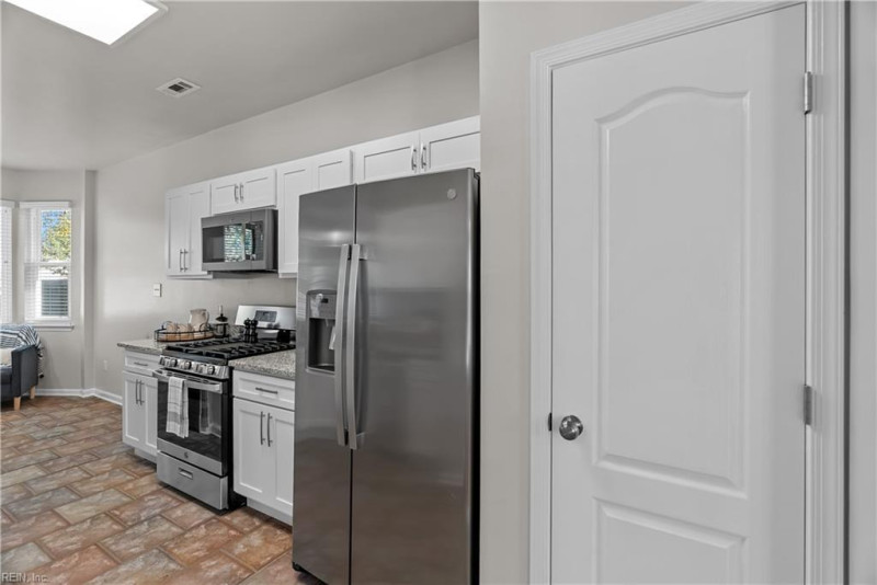 Photo 12 of 50 residential for sale in Chesapeake virginia