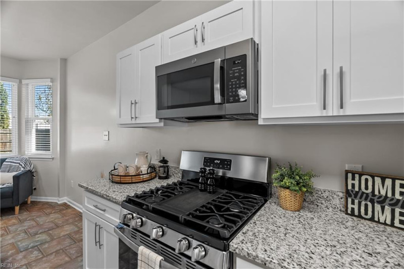 Photo 14 of 50 residential for sale in Chesapeake virginia