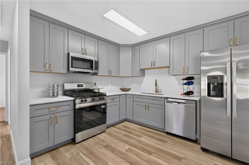 Photo 10 of 36 residential for sale in Hampton virginia
