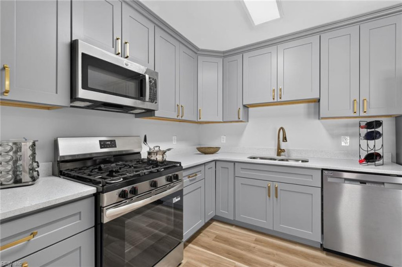 Photo 11 of 36 residential for sale in Hampton virginia