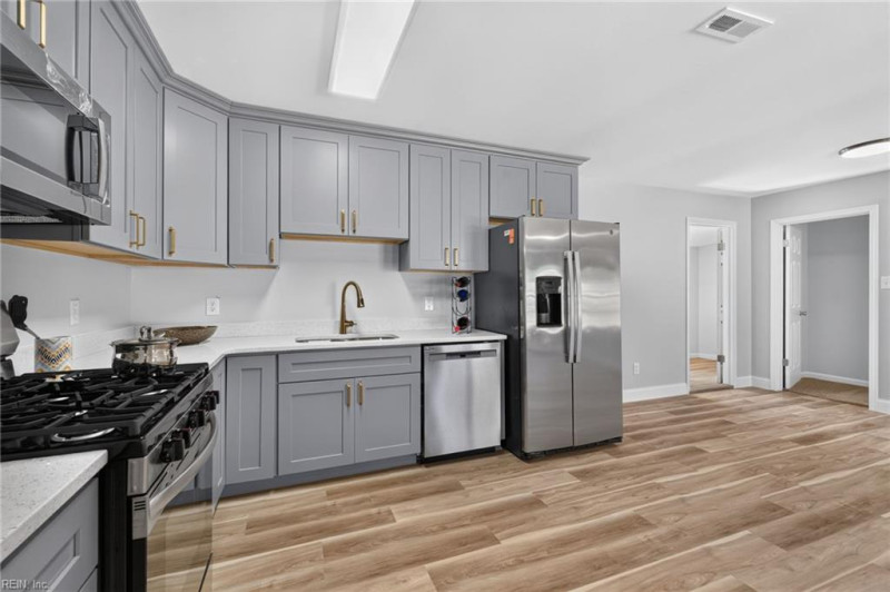 Photo 12 of 36 residential for sale in Hampton virginia