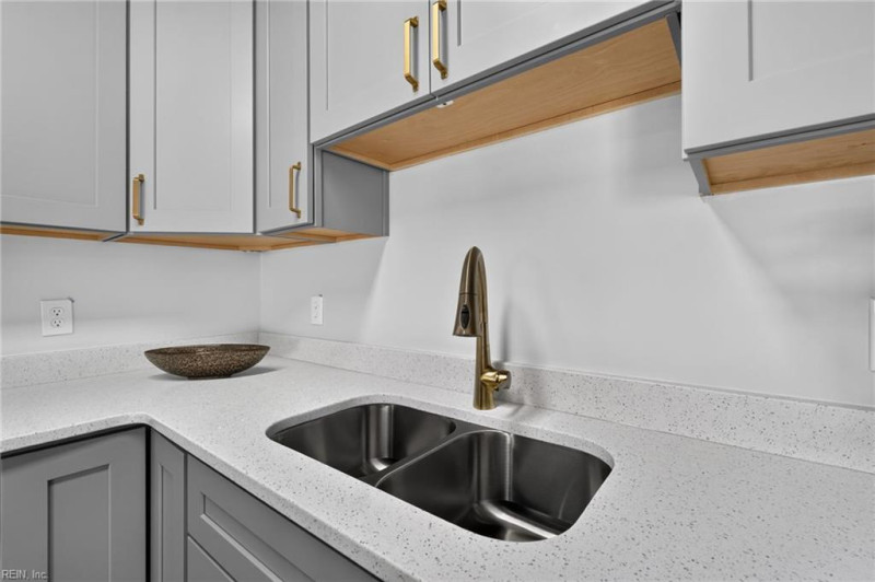 Photo 13 of 36 residential for sale in Hampton virginia