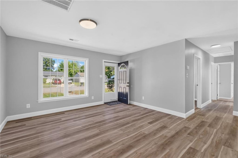 Photo 4 of 36 residential for sale in Hampton virginia