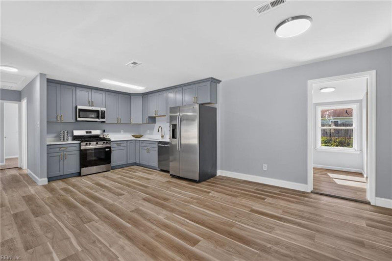 Photo 7 of 36 residential for sale in Hampton virginia