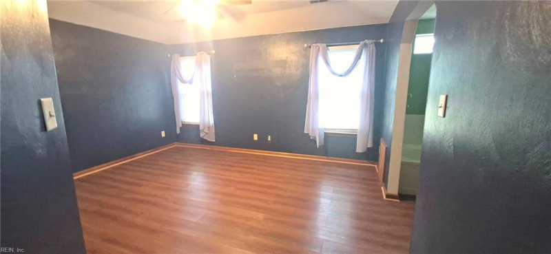 Photo 11 of 13 residential for sale in Chesapeake virginia