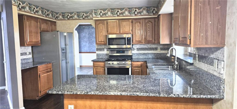 Photo 5 of 13 residential for sale in Chesapeake virginia