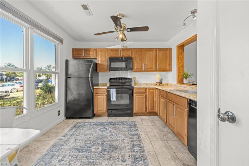 Photo 4 of 29 residential for sale in Virginia Beach virginia