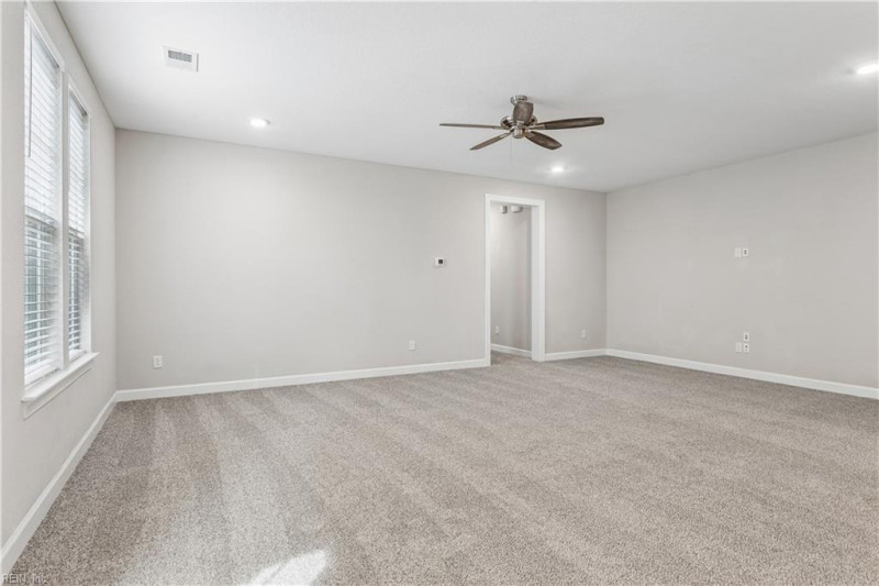 Photo 12 of 45 residential for sale in York County virginia