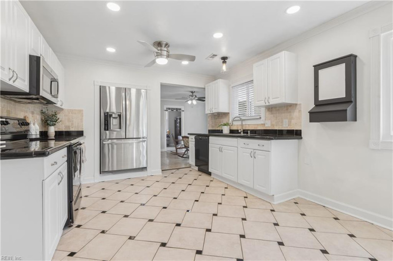 Photo 13 of 41 residential for sale in Virginia Beach virginia