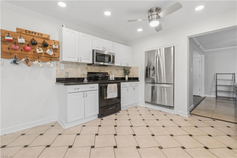 Photo 14 of 41 residential for sale in Virginia Beach virginia