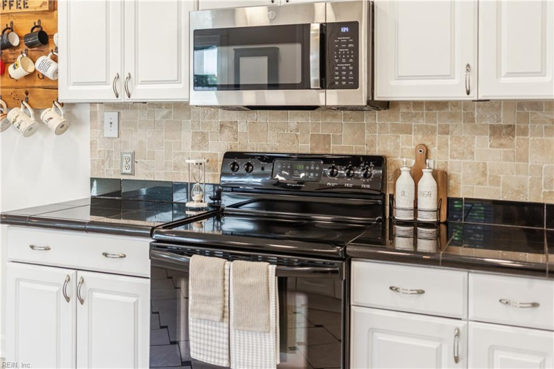 Photo 15 of 41 residential for sale in Virginia Beach virginia