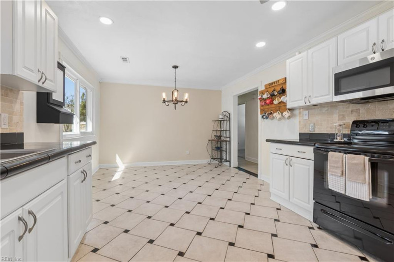 Photo 18 of 41 residential for sale in Virginia Beach virginia