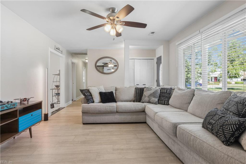 Photo 6 of 41 residential for sale in Virginia Beach virginia