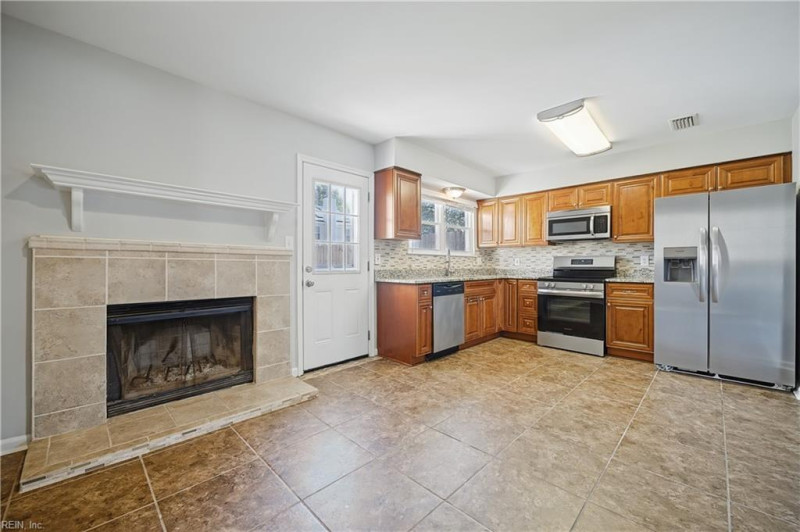 Photo 10 of 31 residential for sale in Virginia Beach virginia