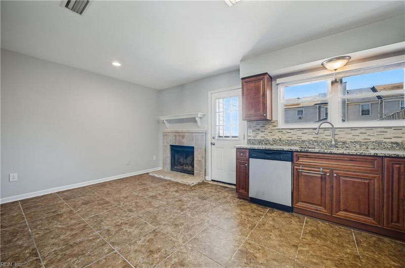 Photo 11 of 31 residential for sale in Virginia Beach virginia