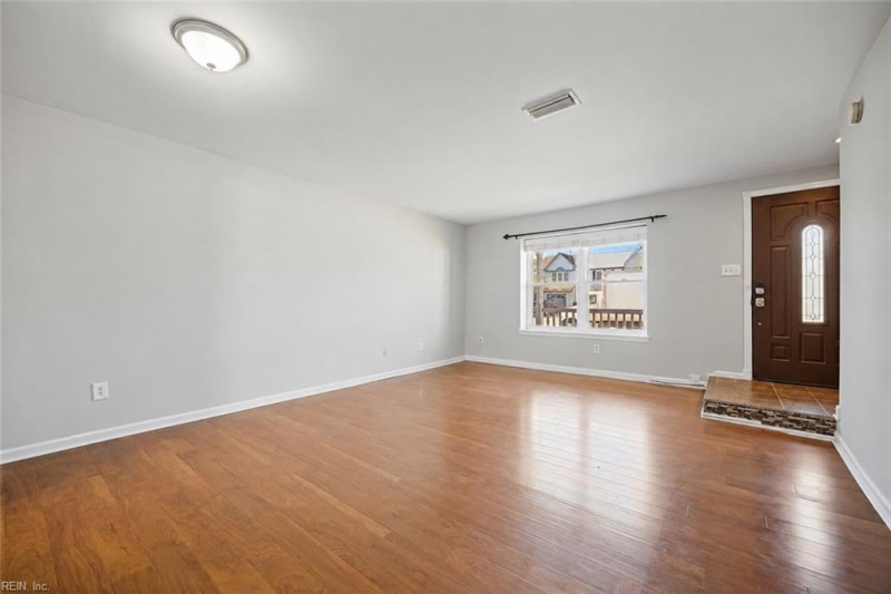 Photo 5 of 31 residential for sale in Virginia Beach virginia