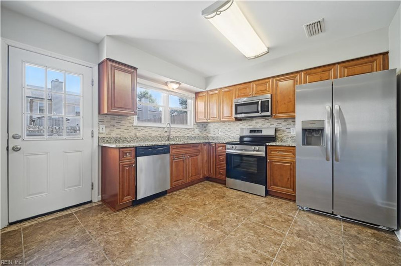 Photo 7 of 31 residential for sale in Virginia Beach virginia