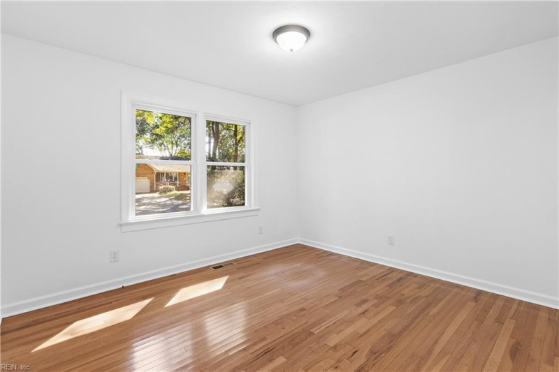 Photo 18 of 37 residential for sale in Virginia Beach virginia