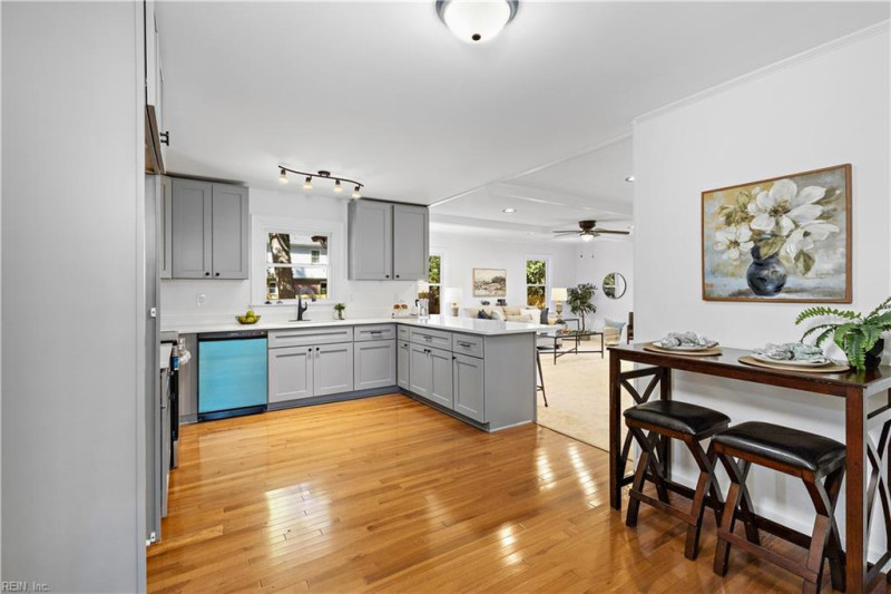 Photo 3 of 37 residential for sale in Virginia Beach virginia