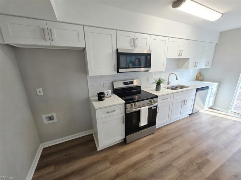 Photo 4 of 22 residential for sale in Virginia Beach virginia