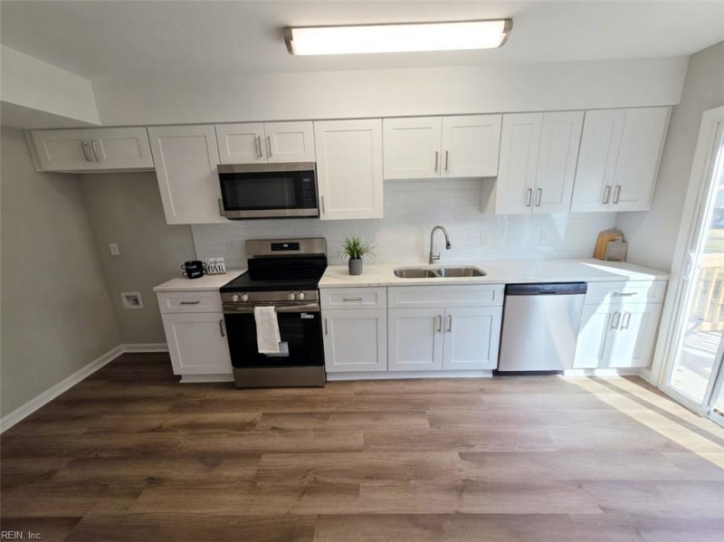 Photo 5 of 22 residential for sale in Virginia Beach virginia