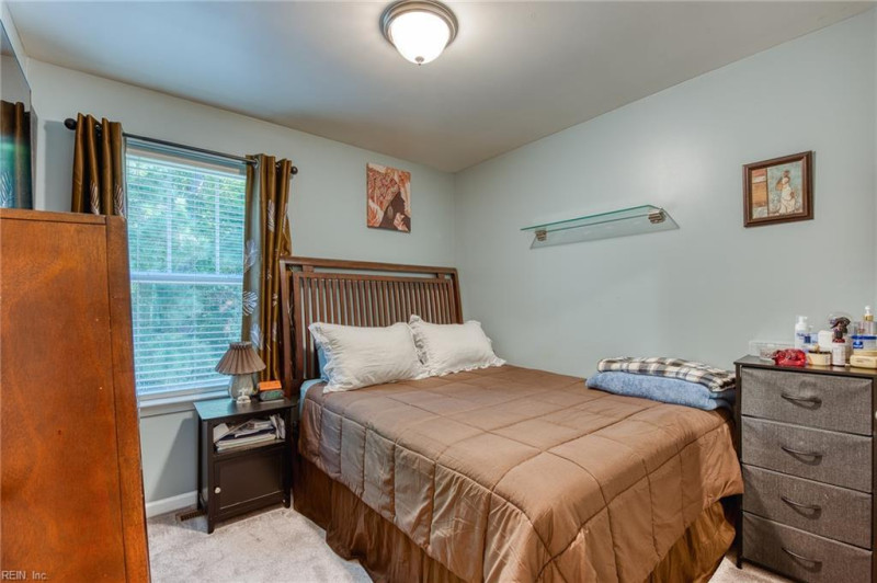 Photo 13 of 17 residential for sale in James City County virginia